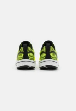 Go Run Consistent - Hardloopschoenen Neutraal - Yellow -Zalando 2d099d86a856439f9f204bb4d7e7482a