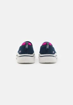 Go Walk Arch Fit Slip On - Sportieve Wandelschoenen - Navy Textile/Hot Pink Trim 10 Go Walk Arch Fit Slip On - Sportieve Wandelschoenen - Navy Textile/Hot Pink Trim -Zalando 641a39f7534742038a3b5e65a6362d0b