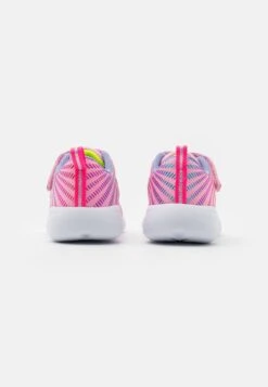 Go Run 600 Shimmer Speeder Unisex - Hardloopschoenen Neutraal - Light Pink/Multicolor 10 Go Run 600 Shimmer Speeder Unisex - Hardloopschoenen Neutraal - Light Pink/Multicolor -Zalando a40aeb68351c4560bafd2f0009d7f8b7