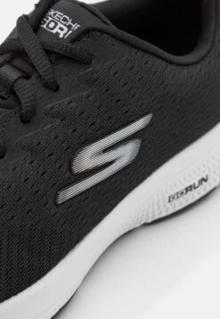 Go Run Consistent - Hardloopschoenen Neutraal - Black/White -Zalando a7a02ddd877142ce9a2460891aa159b3