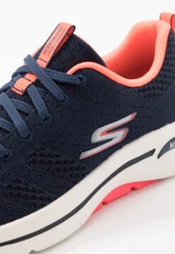 Go Walk Arch Fit Lace Up - Hardloopschoenen Neutraal - Navy/Coral 13 Go Walk Arch Fit Lace Up - Hardloopschoenen Neutraal - Navy/Coral -Zalando ad2f469c124d405cba0c0f4fbf566db7