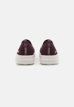 Go Walk Trainers - Sportieve Wandelschoenen - Burgundy 10 Go Walk Trainers - Sportieve Wandelschoenen - Burgundy -Zalando d17fc97ad06a4e079d5f627015b361df